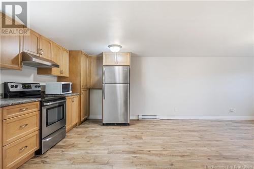 618 Guy, Dieppe, NB - Indoor Photo Showing Kitchen