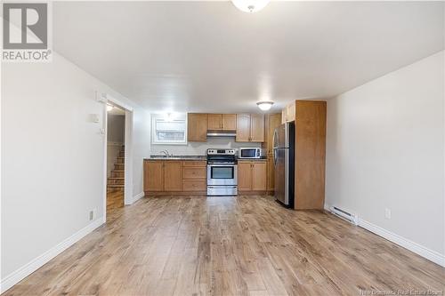 618 Guy, Dieppe, NB - Indoor Photo Showing Kitchen