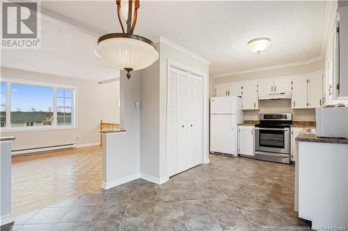 618 Guy, Dieppe, NB - Indoor Photo Showing Kitchen