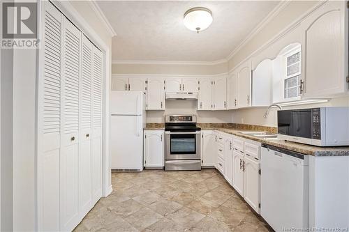 618 Guy, Dieppe, NB - Indoor Photo Showing Kitchen With Double Sink