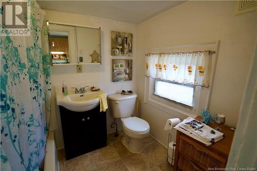 201 Hawthorne Avenue, Saint John, NB - Indoor Photo Showing Bathroom