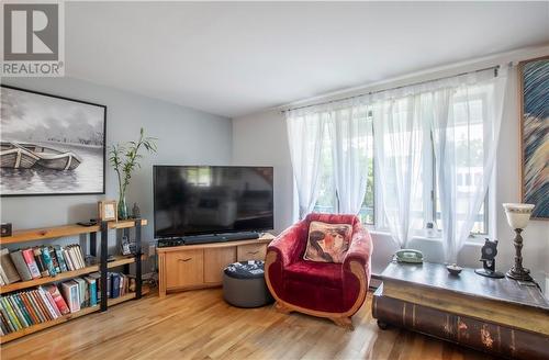 88 S Shediac River Rd, Shediac Bridge, NB - Indoor Photo Showing Living Room