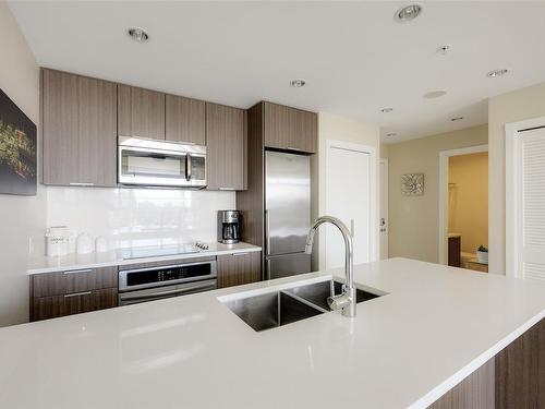 1407-728 Yates St, Victoria, BC - Indoor Photo Showing Kitchen With Double Sink With Upgraded Kitchen