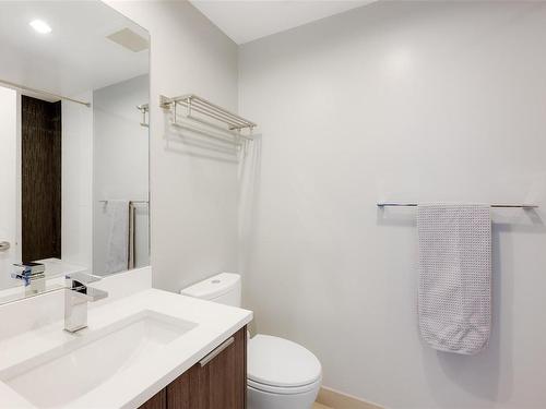 1407-728 Yates St, Victoria, BC - Indoor Photo Showing Bathroom