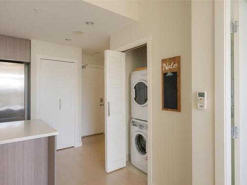 1407-728 Yates St, Victoria, BC - Indoor Photo Showing Laundry Room