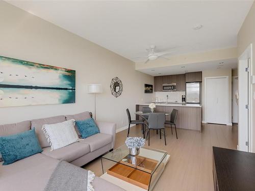 1407-728 Yates St, Victoria, BC - Indoor Photo Showing Living Room