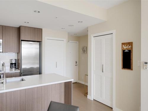 1407-728 Yates St, Victoria, BC - Indoor Photo Showing Kitchen