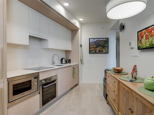 219-530 Michigan St, Victoria, BC - Indoor Photo Showing Kitchen