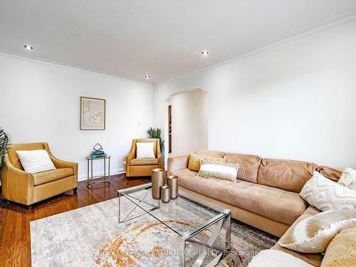 136 Regina Ave, Toronto, ON - Indoor Photo Showing Living Room