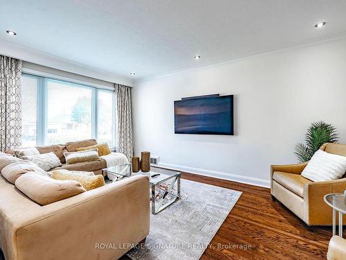 136 Regina Ave, Toronto, ON - Indoor Photo Showing Living Room