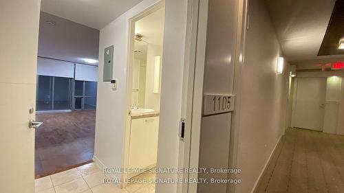 1105-38 Grenville St, Toronto, ON - Indoor