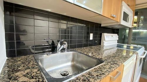 1105-38 Grenville St, Toronto, ON - Indoor Photo Showing Kitchen