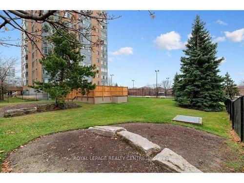 409-300 Webb Dr, Mississauga, ON - Outdoor With Backyard