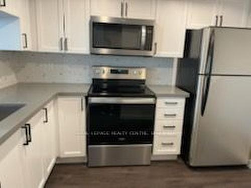 409-300 Webb Dr, Mississauga, ON - Indoor Photo Showing Kitchen