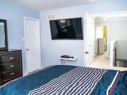 111 Preston Dr, Orangeville, ON - Indoor Photo Showing Bedroom