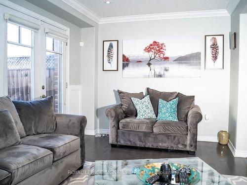 111 Preston Dr, Orangeville, ON - Indoor Photo Showing Living Room