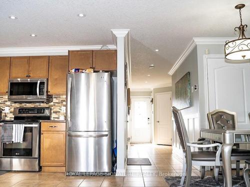 111 Preston Dr, Orangeville, ON - Indoor Photo Showing Kitchen