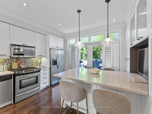 76 Lobo Mews, Toronto, ON - Indoor Photo Showing Kitchen With Upgraded Kitchen