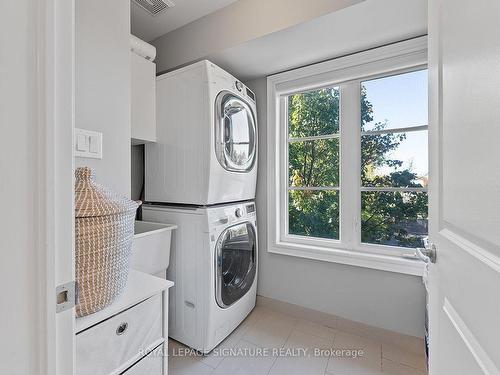 76 Lobo Mews, Toronto, ON - Indoor Photo Showing Laundry Room