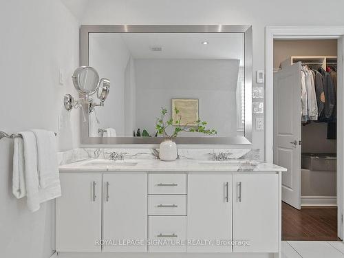 76 Lobo Mews, Toronto, ON - Indoor Photo Showing Bathroom