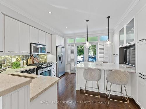 76 Lobo Mews, Toronto, ON - Indoor Photo Showing Kitchen With Upgraded Kitchen