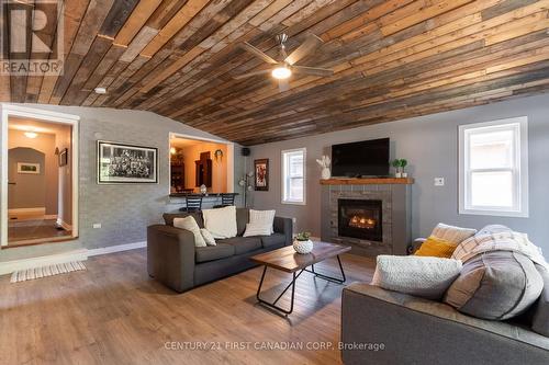 14 Cornish Street, London, ON - Indoor Photo Showing Living Room With Fireplace