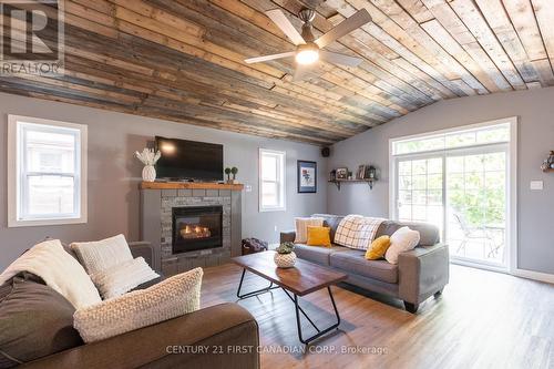 14 Cornish Street, London, ON - Indoor Photo Showing Living Room With Fireplace