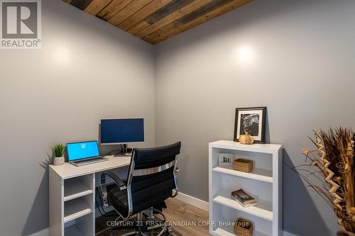 14 Cornish Street, London, ON - Indoor Photo Showing Office