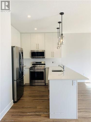 113 - 175 Doan Drive, Middlesex Centre (Kilworth), ON - Indoor Photo Showing Kitchen With Stainless Steel Kitchen