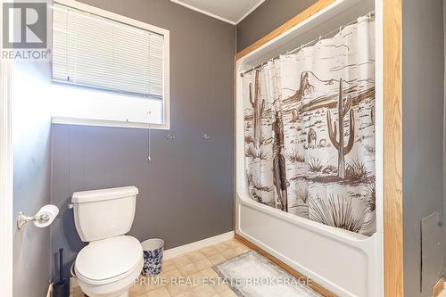 10701 Lamont Drive, Middlesex Centre (Komoka), ON - Indoor Photo Showing Bathroom