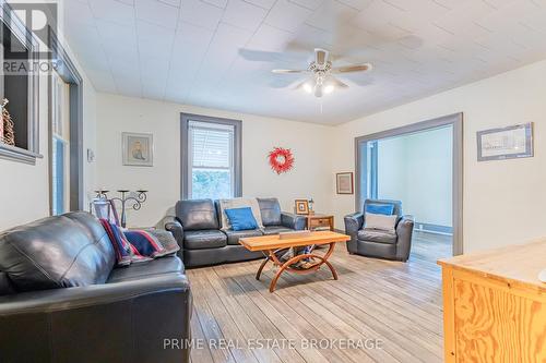 10701 Lamont Drive, Middlesex Centre (Komoka), ON - Indoor Photo Showing Living Room