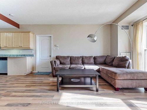 608-135 James St S, Hamilton, ON - Indoor Photo Showing Living Room