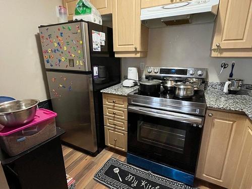 608-135 James St S, Hamilton, ON - Indoor Photo Showing Kitchen