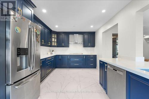 29 Woolf Crescent, Ajax, ON - Indoor Photo Showing Kitchen With Upgraded Kitchen