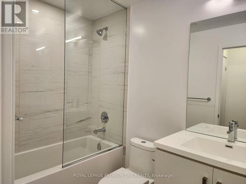 602 - 10 Honeycrisp Crescent, Vaughan, ON - Indoor Photo Showing Bathroom