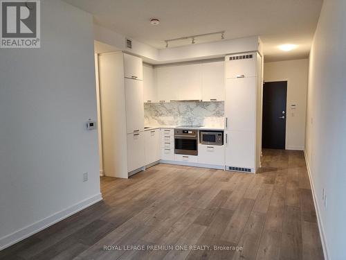 602 - 10 Honeycrisp Crescent, Vaughan, ON - Indoor Photo Showing Other Room