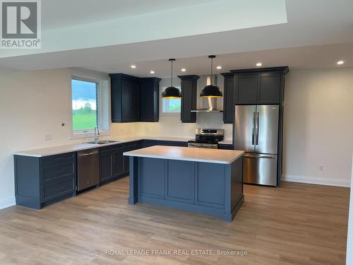 760A Foster Drive, Uxbridge, ON - Indoor Photo Showing Kitchen With Double Sink With Upgraded Kitchen