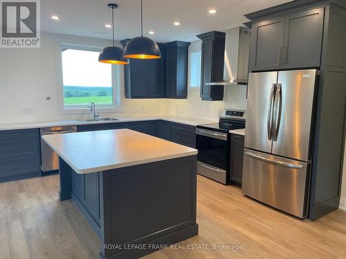 760A Foster Drive, Uxbridge, ON - Indoor Photo Showing Kitchen With Double Sink With Upgraded Kitchen