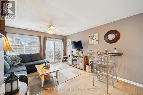 16 - 1 Testa Road, Uxbridge, ON - Indoor Photo Showing Living Room