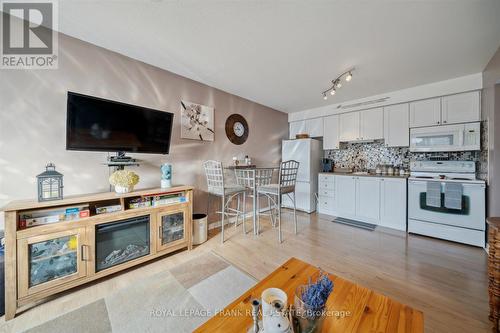 16 - 1 Testa Road, Uxbridge, ON - Indoor Photo Showing Kitchen