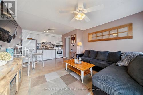 16 - 1 Testa Road, Uxbridge, ON - Indoor Photo Showing Living Room