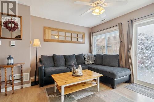 16 - 1 Testa Road, Uxbridge, ON - Indoor Photo Showing Living Room