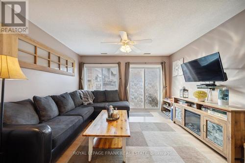 16 - 1 Testa Road, Uxbridge, ON - Indoor Photo Showing Living Room