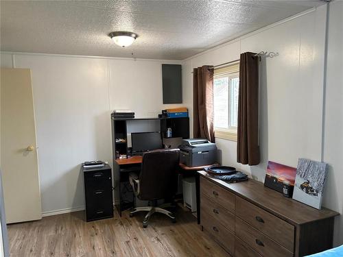 275 Alice Avenue, Miniota, MB - Indoor Photo Showing Office