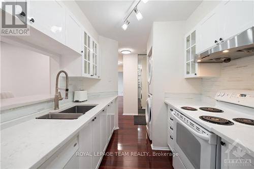 305 - 270 Brittany Drive, Ottawa, ON - Indoor Photo Showing Kitchen With Double Sink