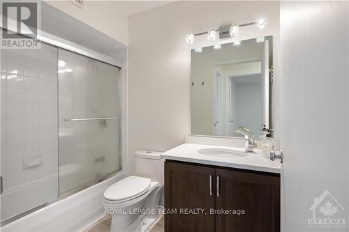 305 - 270 Brittany Drive, Ottawa, ON - Indoor Photo Showing Bathroom