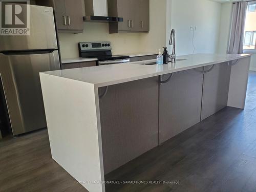 3 - 98 Huguenot Road, Oakville, ON - Indoor Photo Showing Kitchen