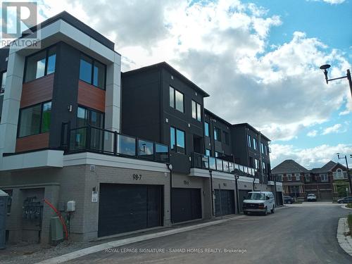 3 - 98 Huguenot Road, Oakville, ON - Outdoor With Balcony