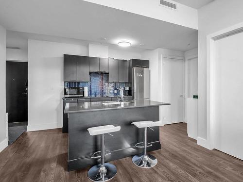 Kitchen - 2508-405 Rue De La Concorde, Montréal (Ville-Marie), QC - Indoor Photo Showing Kitchen With Upgraded Kitchen