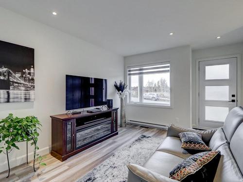 Living room - 154 Rue Grandmaison, Mont-Blanc, QC - Indoor Photo Showing Living Room